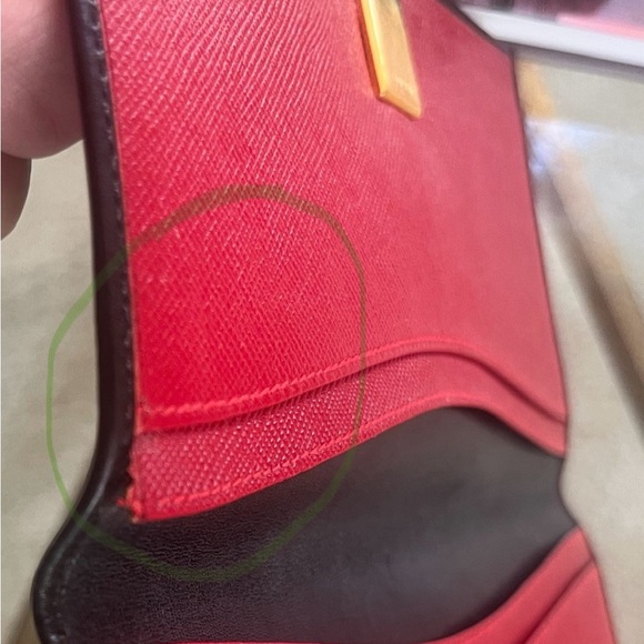 Gucci Black Leather Gold Flip Over Emblem Clasp Vintage Bi-Fold Wallet - Picture 8 of 8